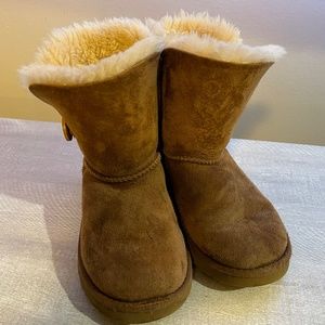 Girls Ugg Bailey Button Boots 1y